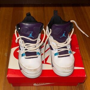 Jordan 7 Kids Sneakers in Blue, Teal and White